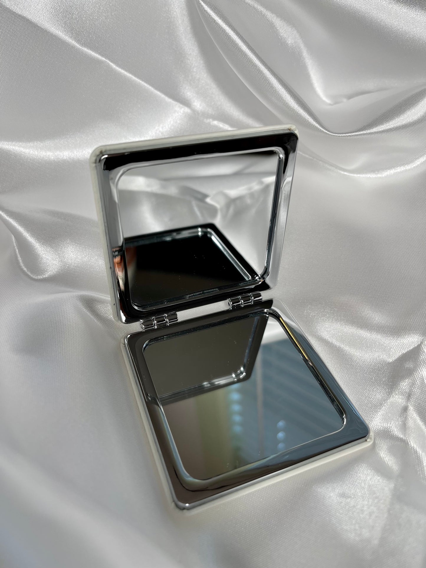 Compact Mirror